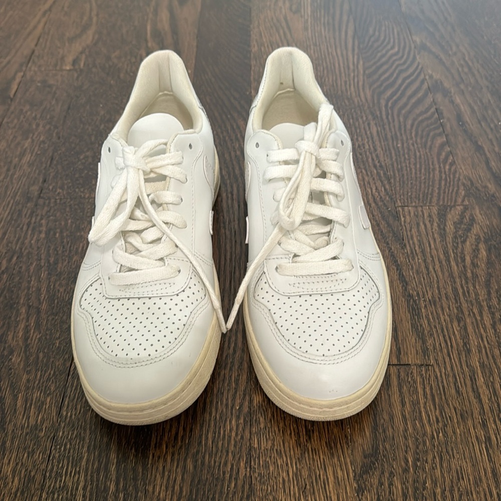 Veja V-10 sneakers